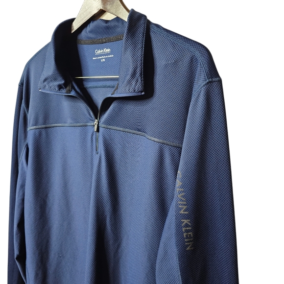 Calvin Klein Performance 1/4 Zip Pullover - Athletic Style and Comfort - Picture 3 of 5